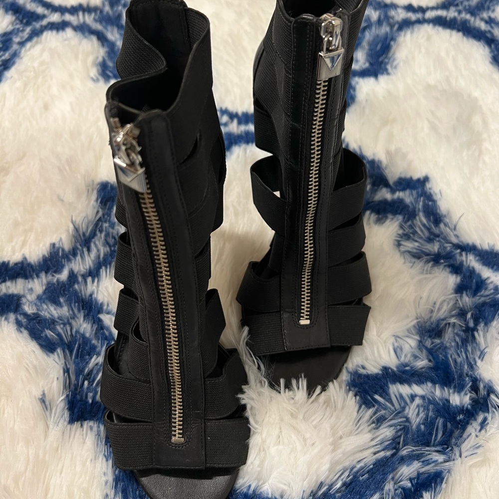 MK heel